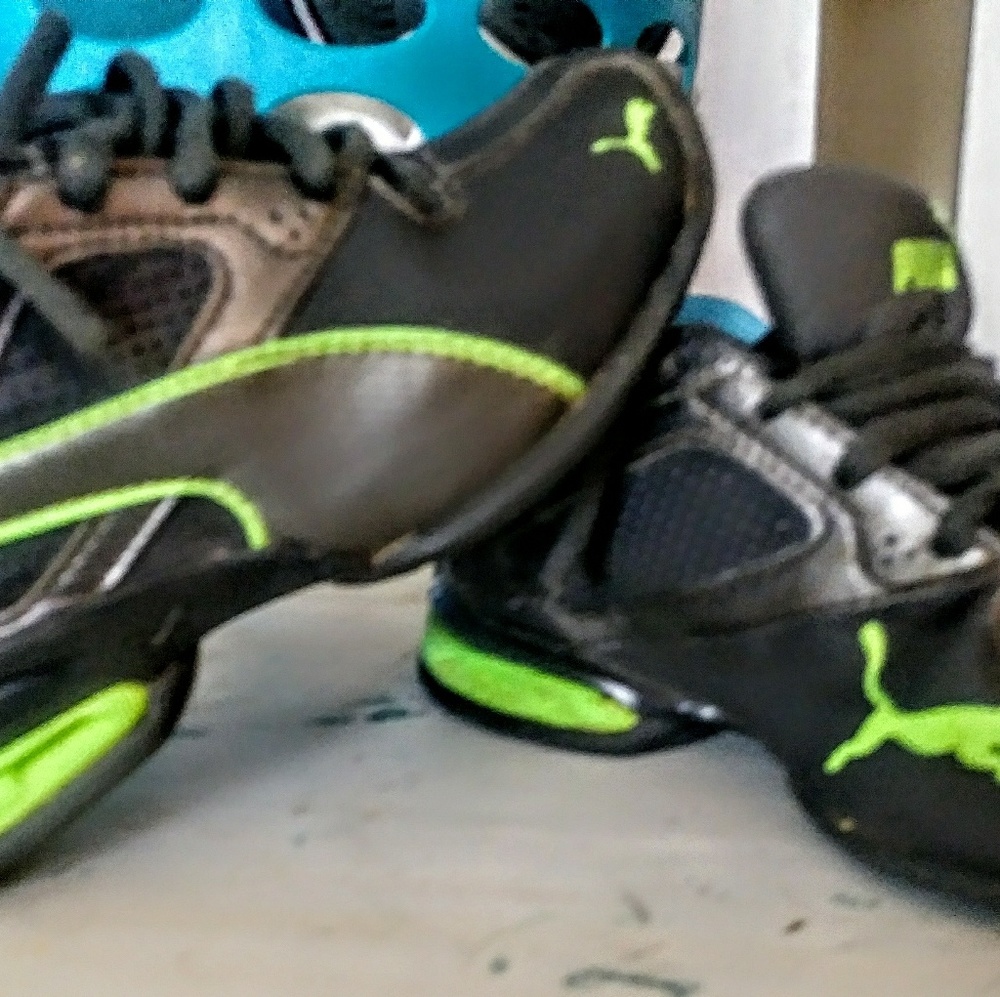 Boys shoes